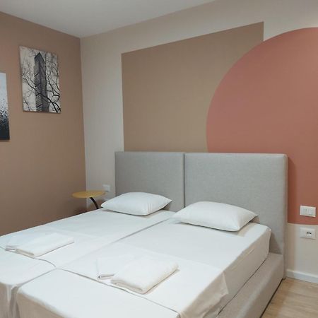 Center Cozy Nest Hotel Tiranë Ngoại thất bức ảnh