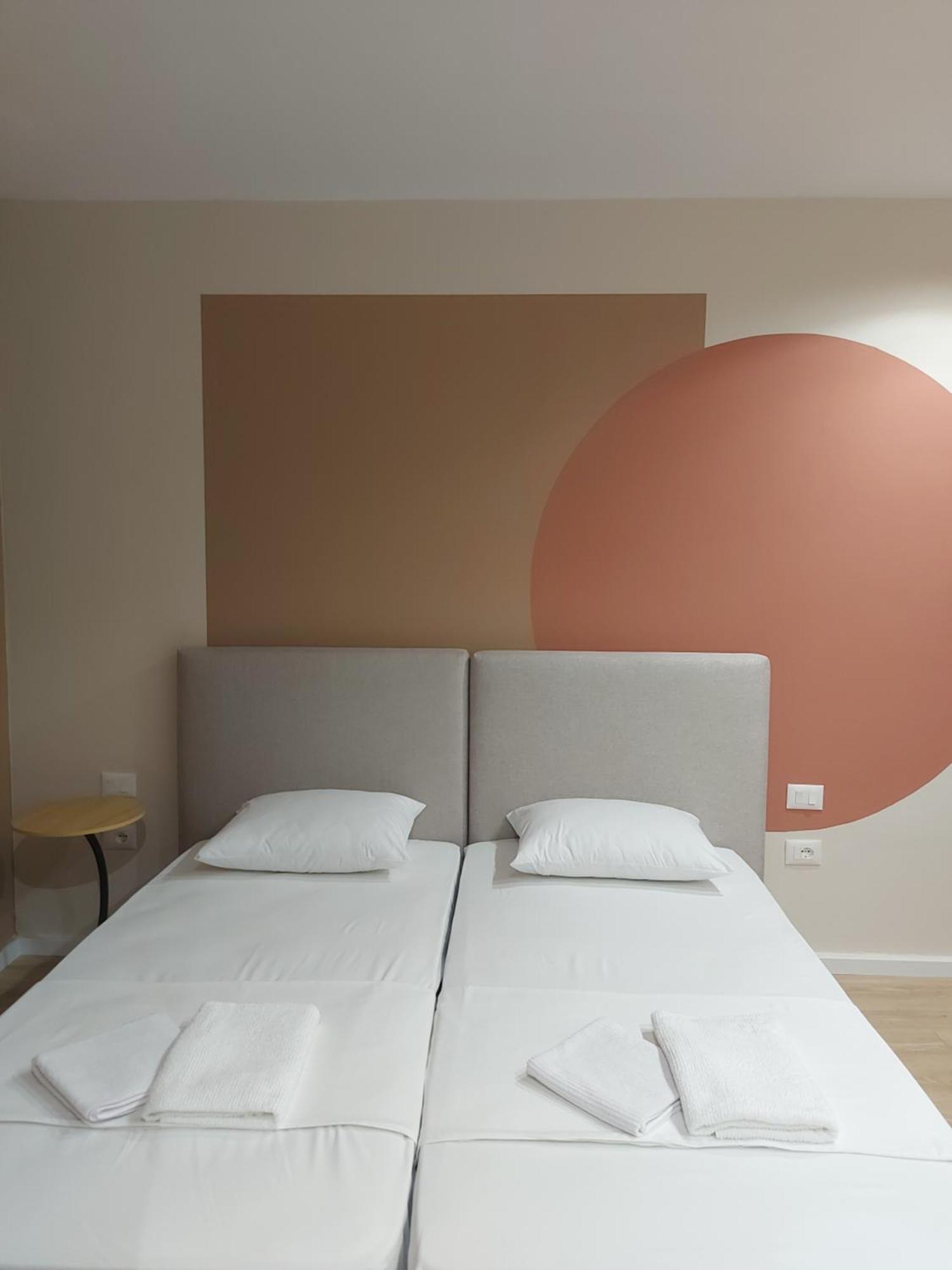 Center Cozy Nest Hotel Tiranë Ngoại thất bức ảnh