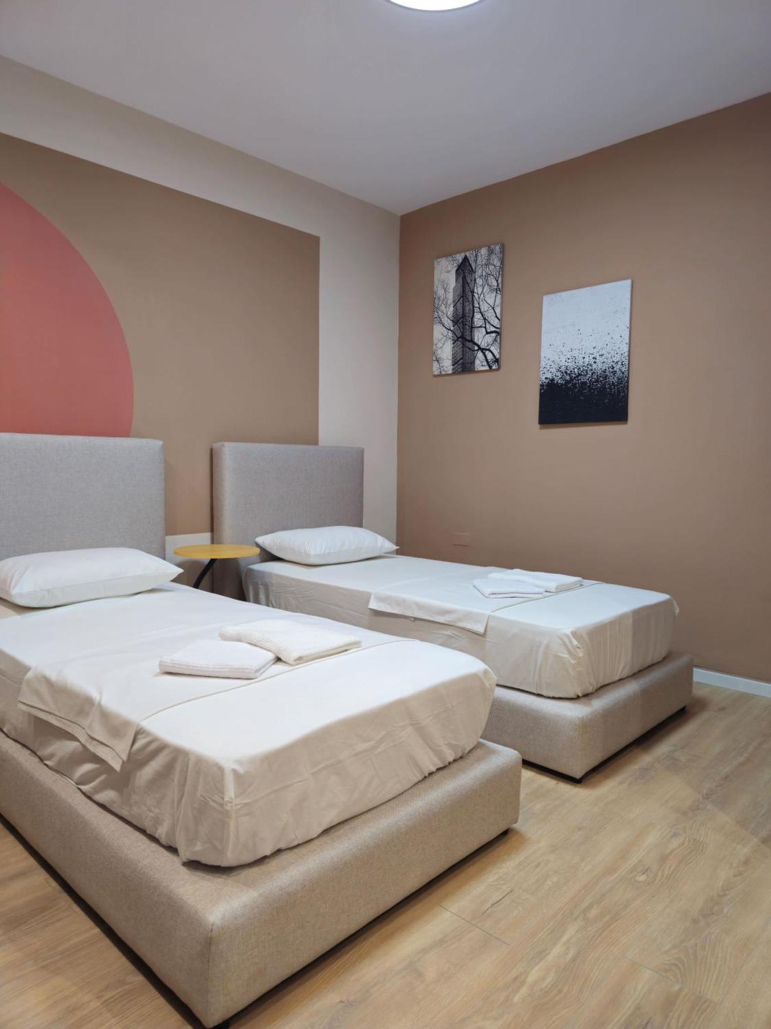 Center Cozy Nest Hotel Tiranë Ngoại thất bức ảnh